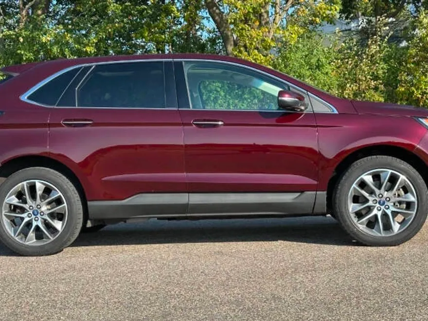 2017 Ford Edge Titanium photo 1