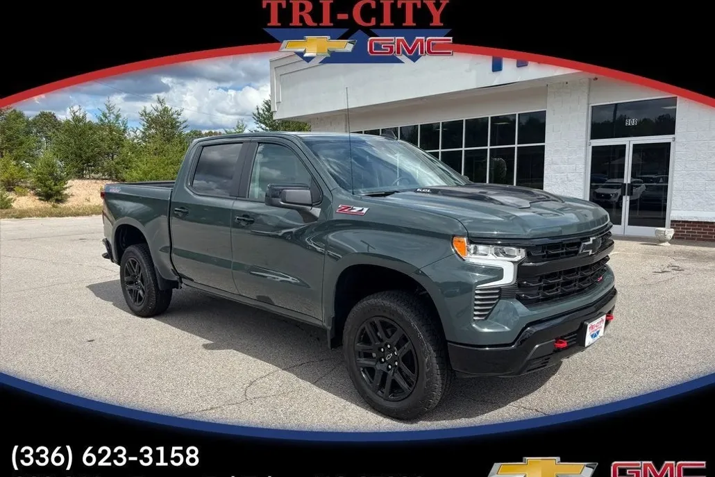 2026 Chevrolet Silverado Trail Boss LT photo 1
