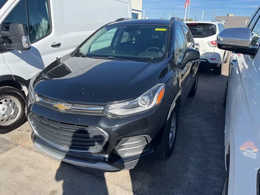 2019 Chevrolet Trax LT photo 2
