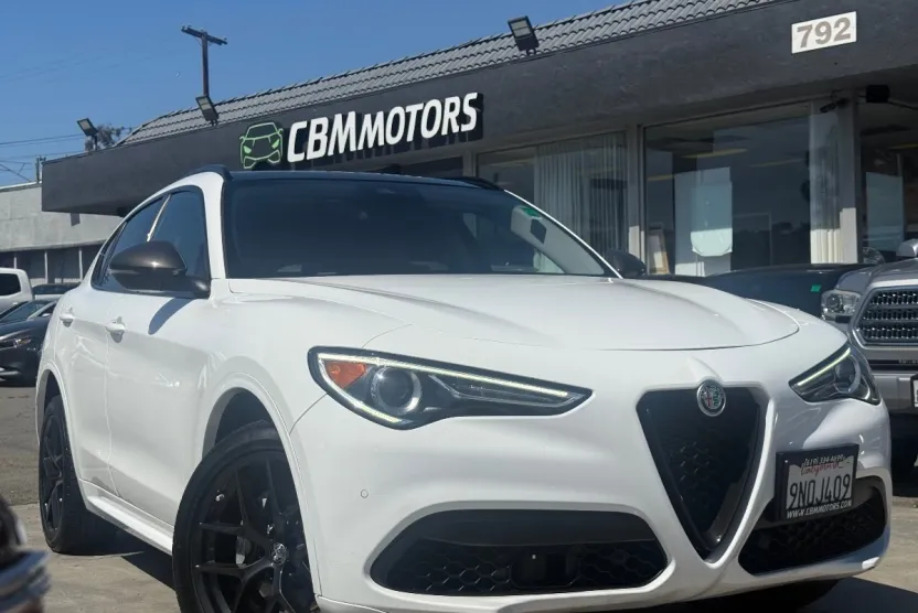 2021 Alfa Romeo Stelvio photo 1