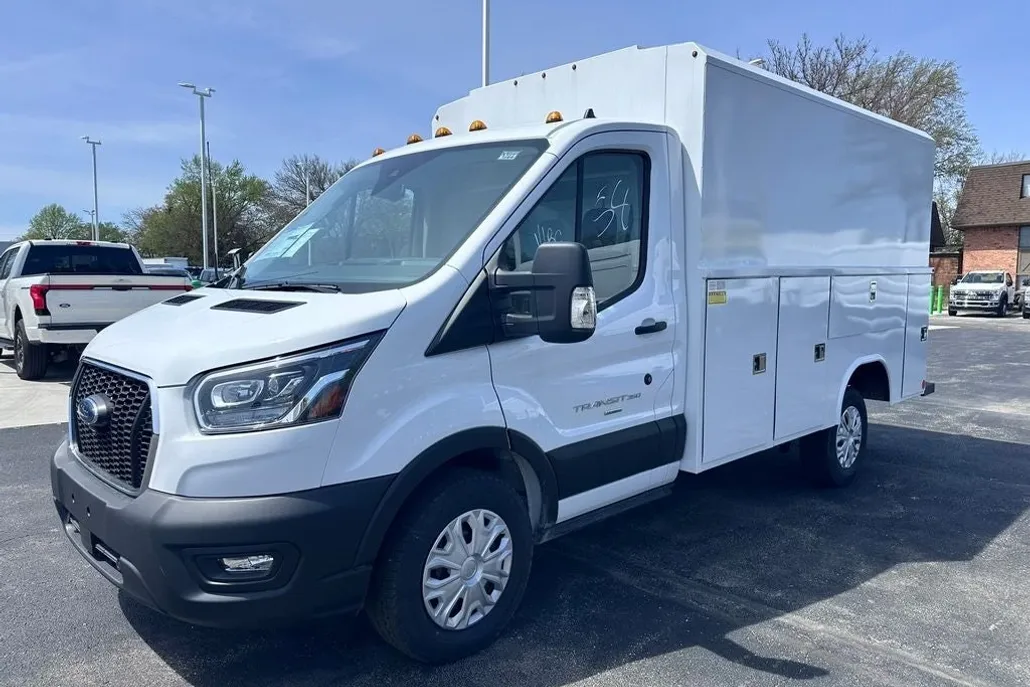 2025 Ford F-550 photo 1