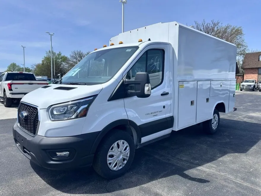 2025 Ford F-550 photo 1