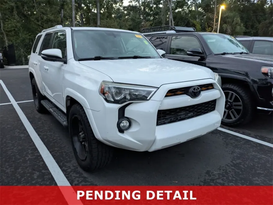2016 Toyota 4Runner SR5 Premium photo 1