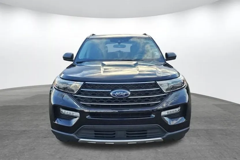 2022 Ford Explorer XLT photo 1