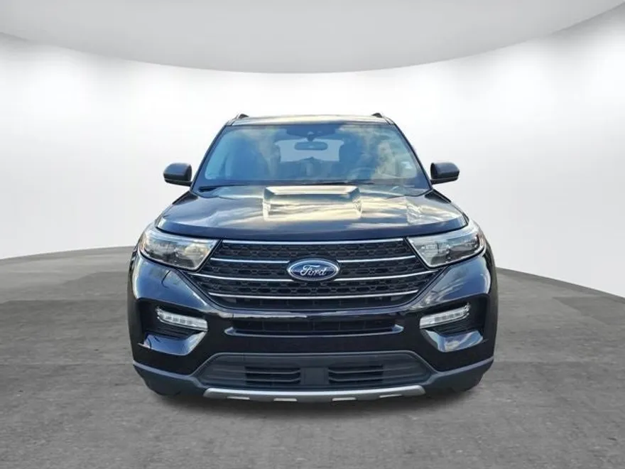 2022 Ford Explorer XLT photo 1