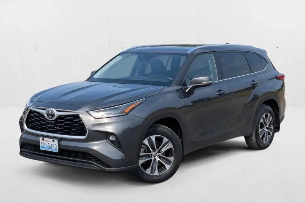 2021 Toyota Highlander XLE photo 1