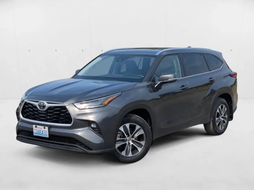 2021 Toyota Highlander XLE photo 1