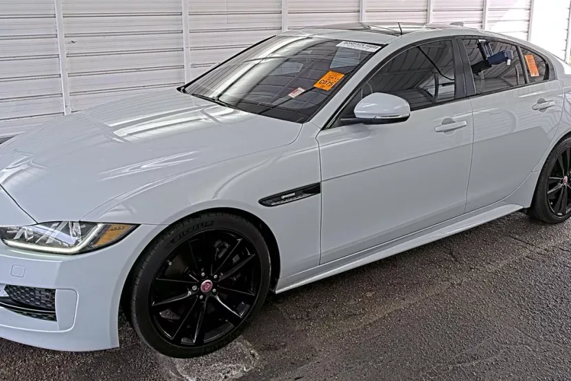 2017 Jaguar XE R-Sport photo 1