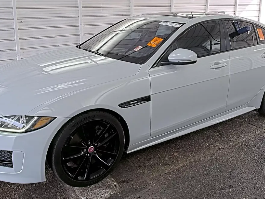 2017 Jaguar XE R-Sport photo 1