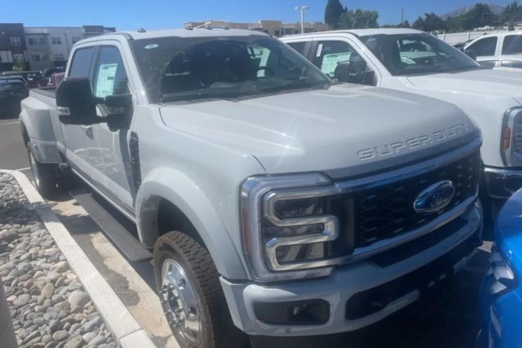 2025 Ford F-450 photo 1