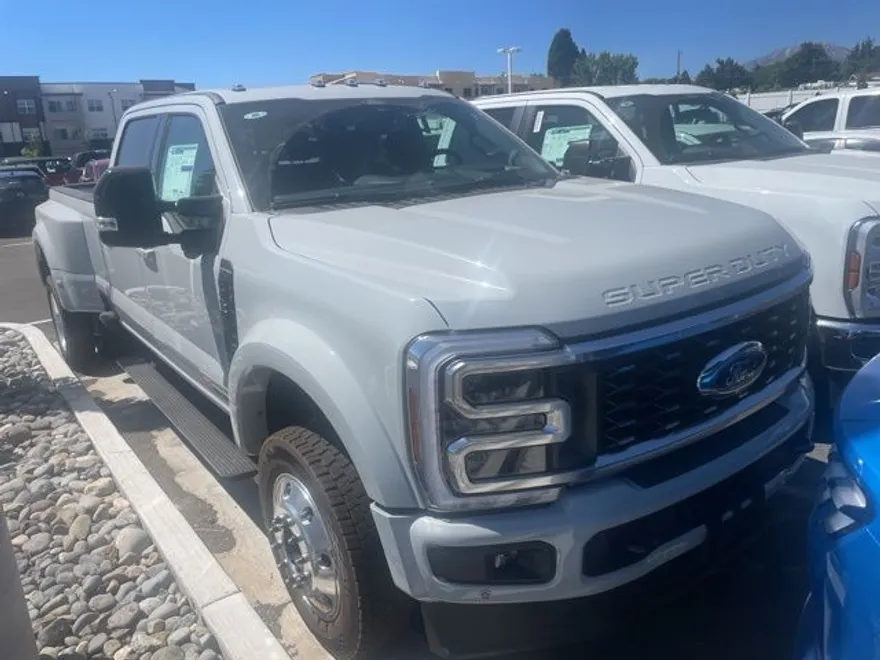2025 Ford F-450 photo 1