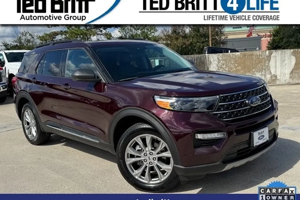 2023 Ford Explorer XLT photo 1