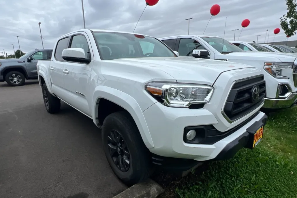 2023 Toyota Tacoma SR5 V6 photo 1