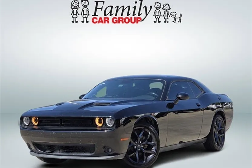 2022 Dodge Challenger SXT photo 1