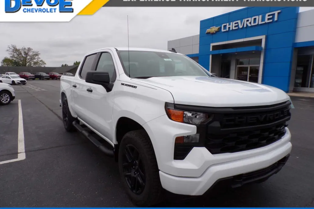 2024 Chevrolet Silverado 1500 Custom photo 1