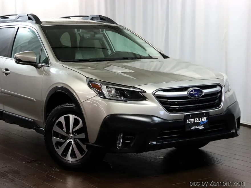 2020 Subaru Outback Premium photo 1