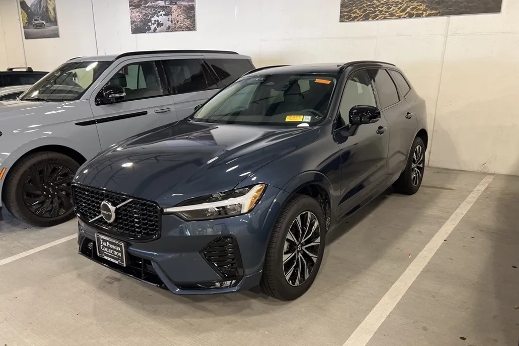 2025 Volvo XC60 B5 Core photo 1