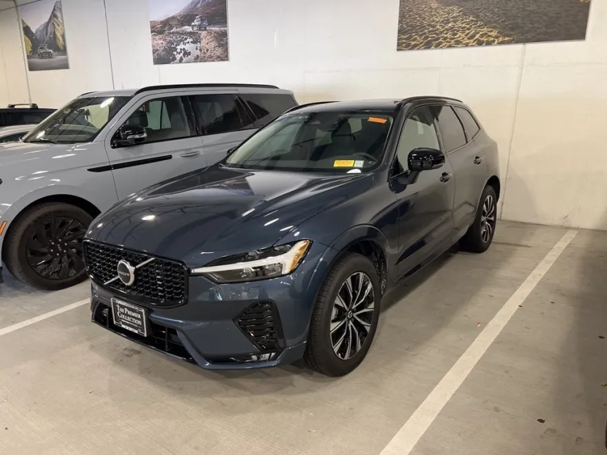 2025 Volvo XC60 B5 Core photo 1