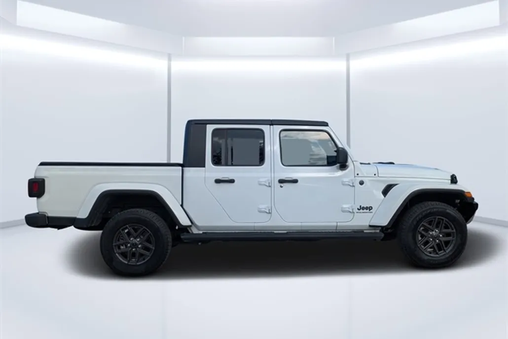 2024 Jeep Gladiator Sport photo 1