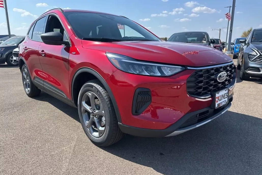 2026 Ford Escape ST-Line photo 1