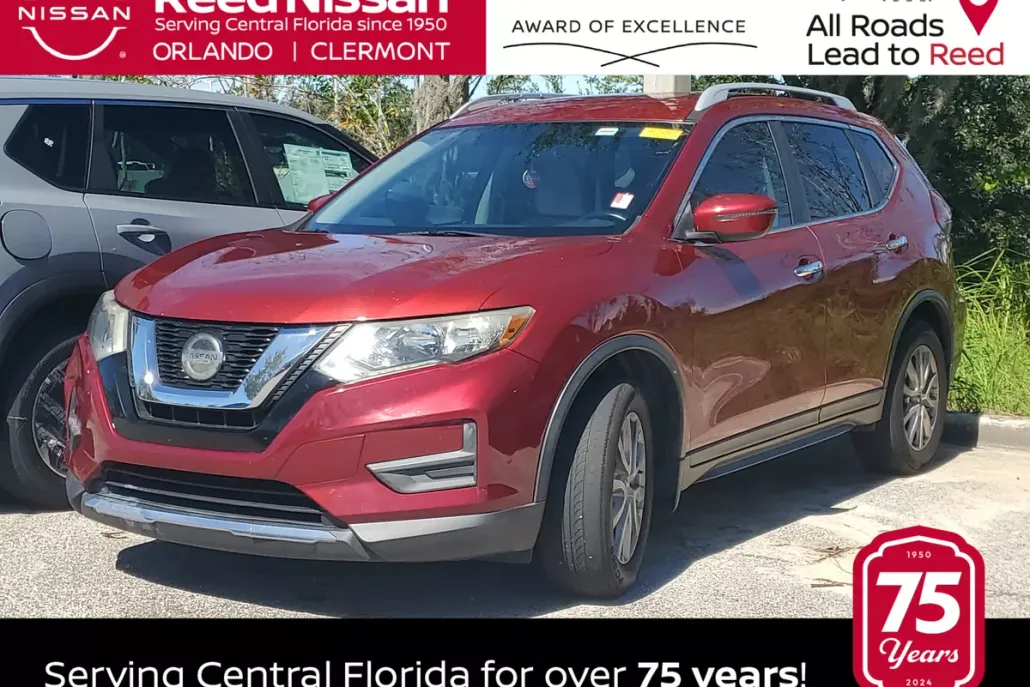 2018 Nissan Rogue SV photo 1