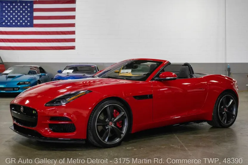 2020 Jaguar F-TYPE R photo 1