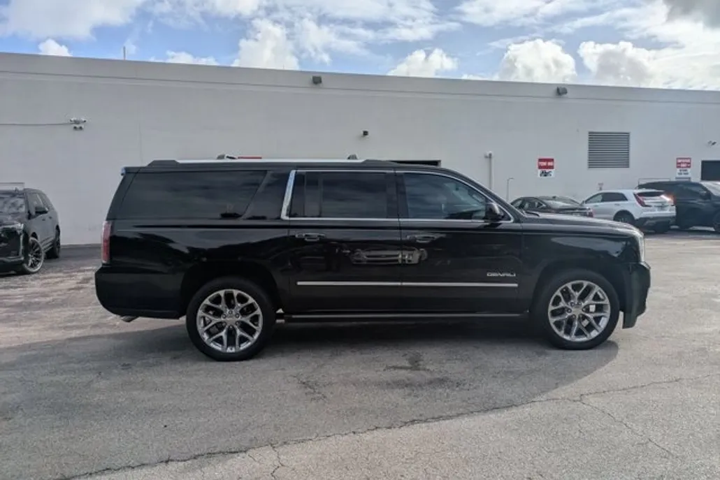 2017 Gmc Yukon XL Denali photo 1