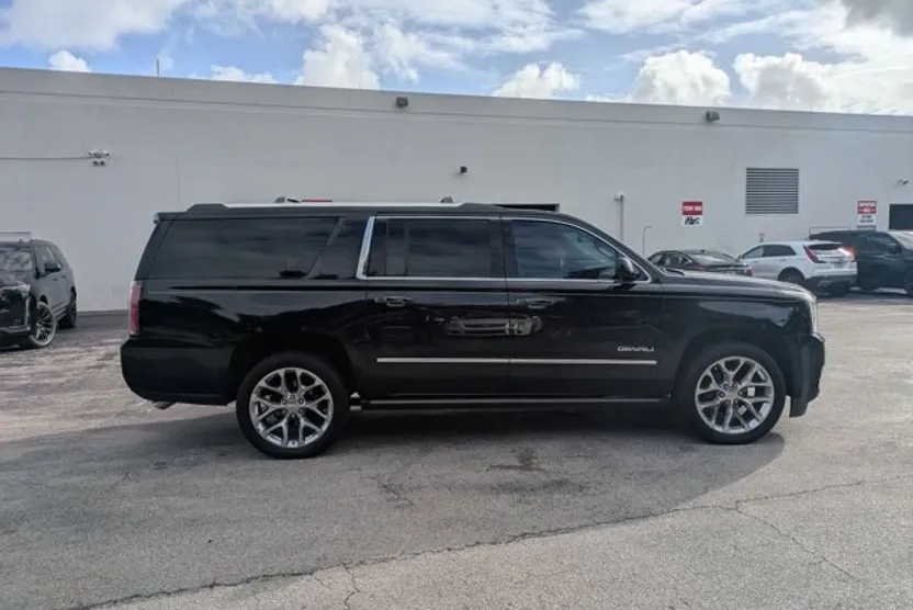 2017 Gmc Yukon XL Denali photo 1