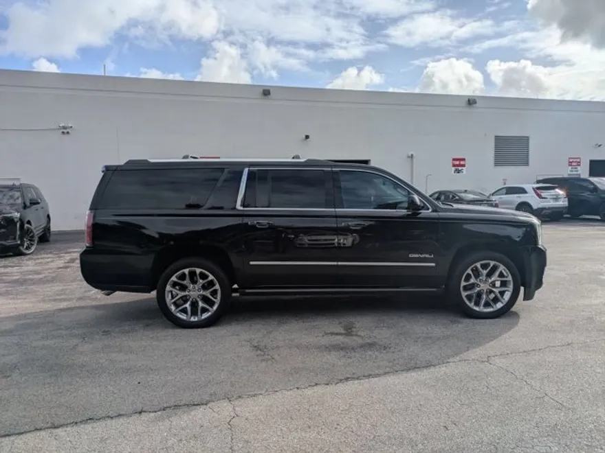 2017 Gmc Yukon XL Denali photo 1