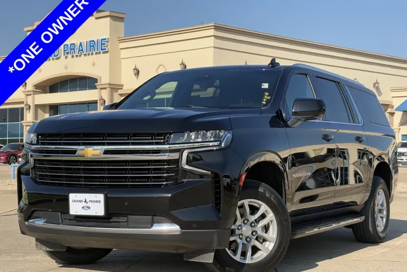 2023 Chevrolet Suburban LT photo 1