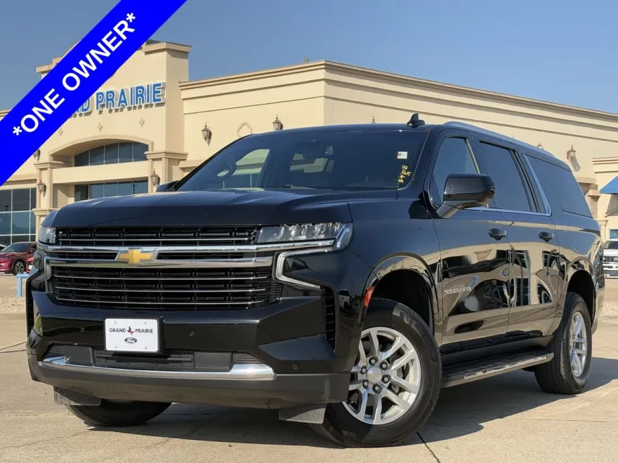 2023 Chevrolet Suburban LT photo 1