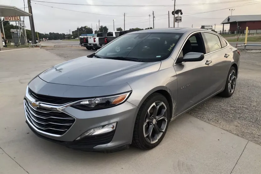 2024 Chevrolet Malibu 1LT photo 1