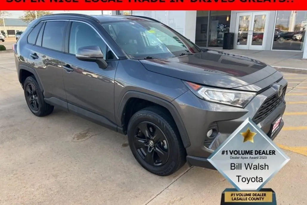 2021 Toyota RAV4 XLE photo 1