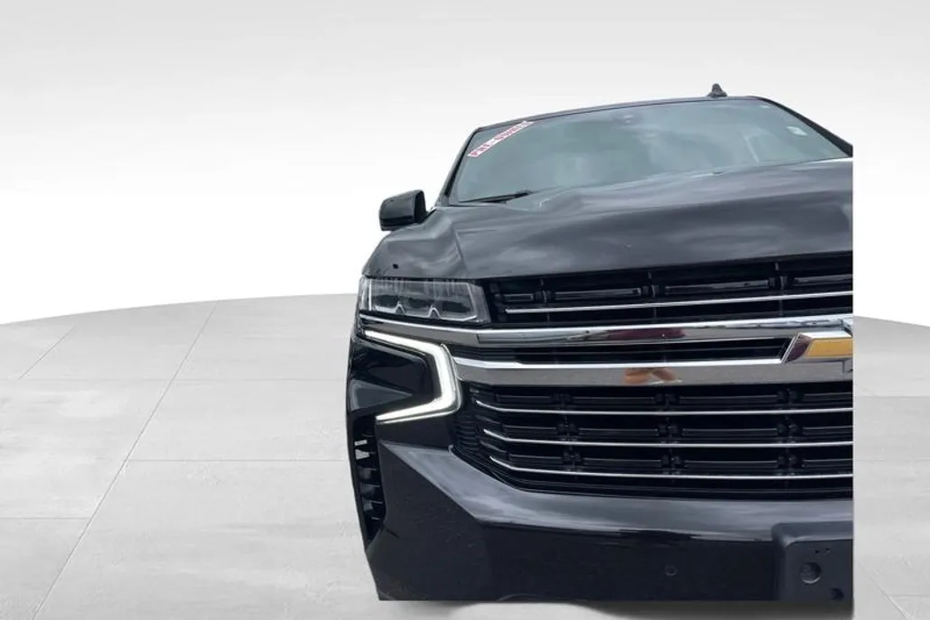 2021 Chevrolet Suburban LT photo 1