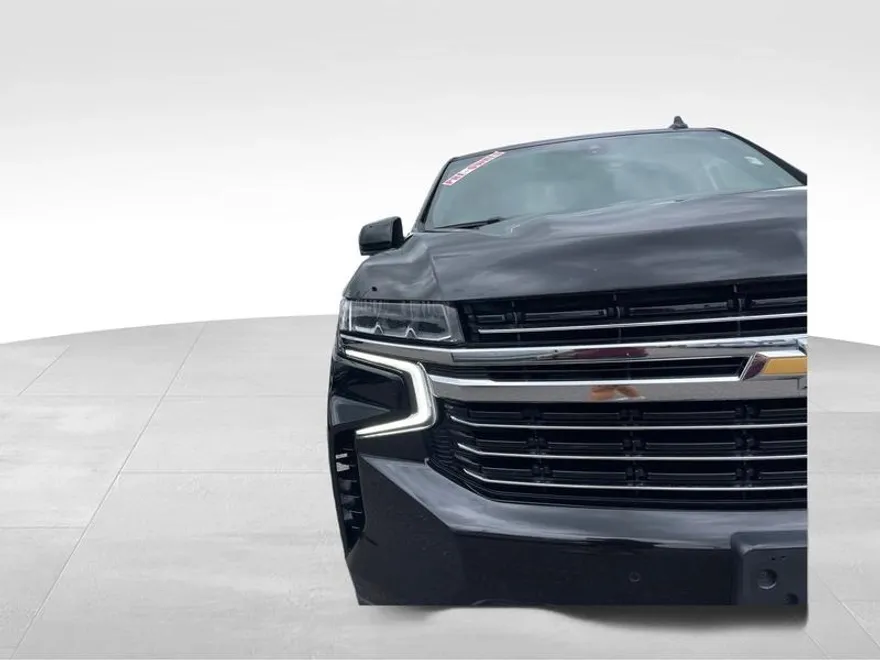 2021 Chevrolet Suburban LT photo 1