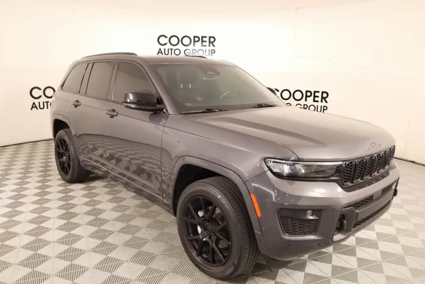 2022 Jeep Grand Cherokee Overland photo 1