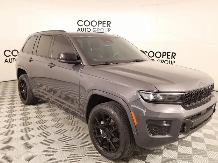 2022 Jeep Grand Cherokee Overland photo 1