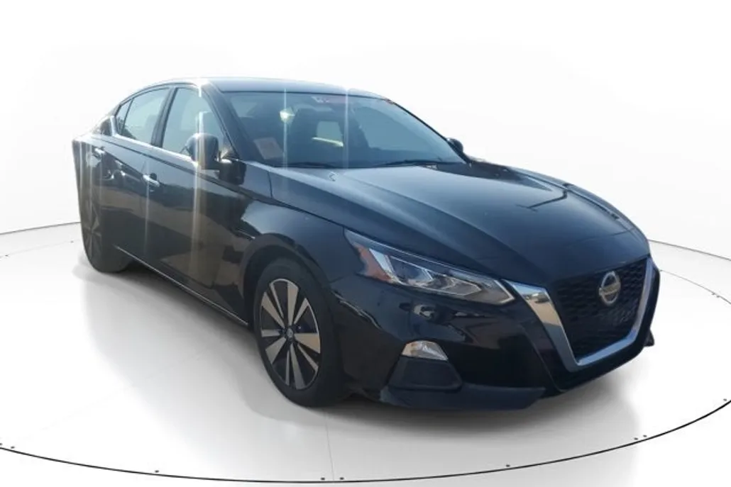 2022 Nissan Altima 2.5 SV photo 1