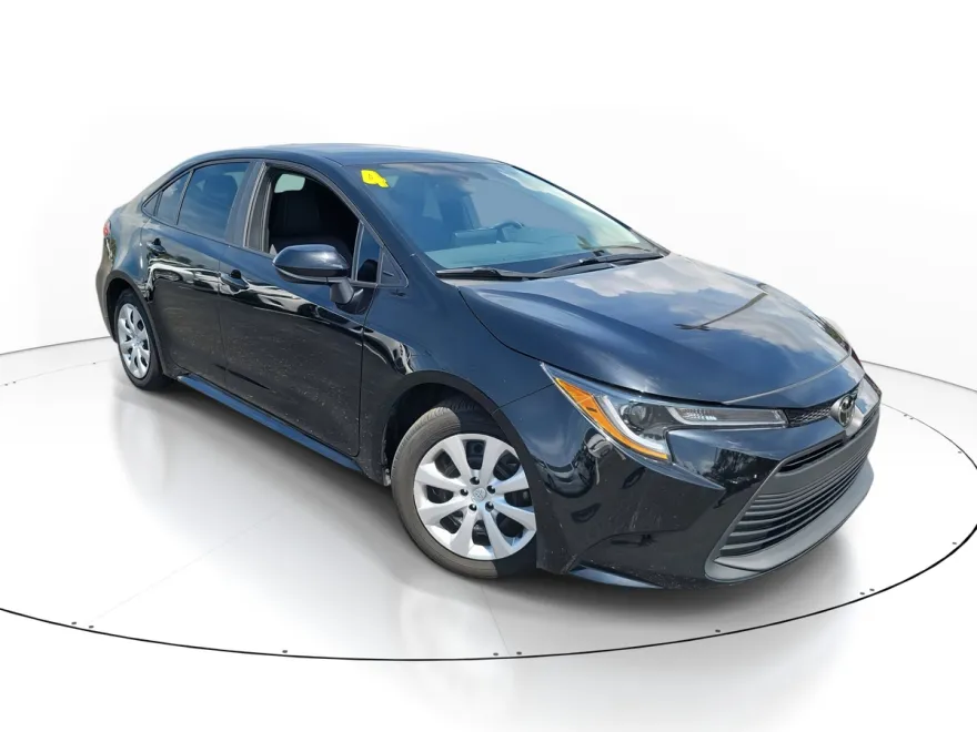 2024 Toyota Corolla LE photo 1