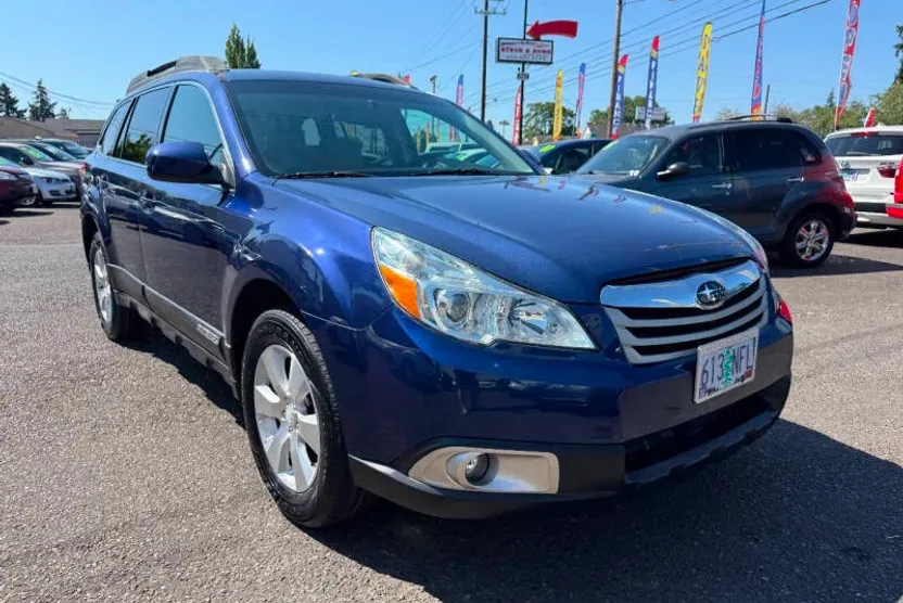 2010 Subaru Outback 3.6R Premium photo 1