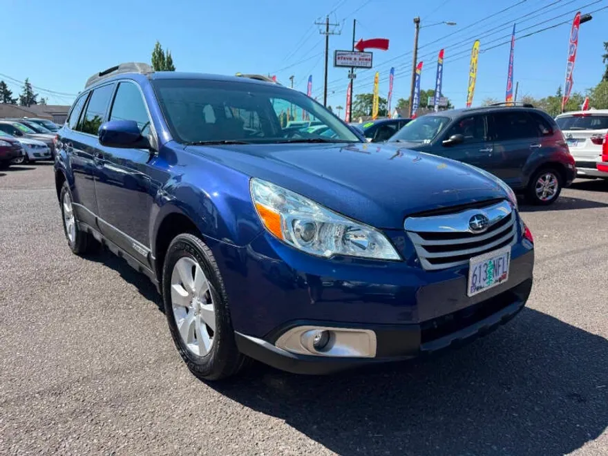 2010 Subaru Outback 3.6R Premium photo 1