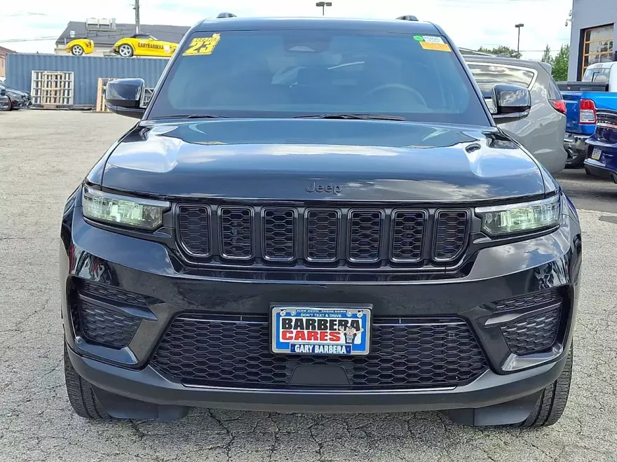 2023 Jeep Grand Cherokee Altitude photo 1