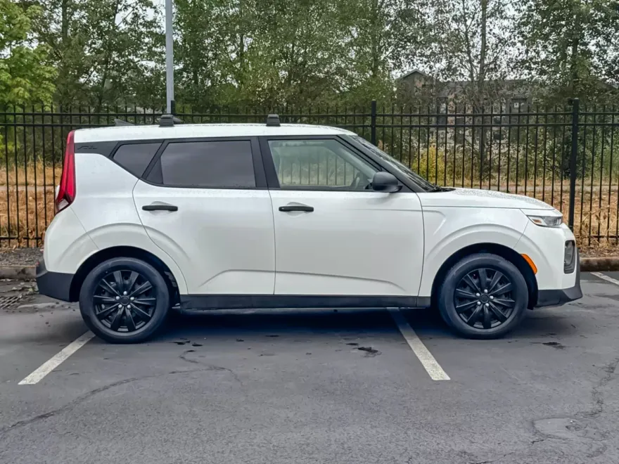 2021 Kia Soul LX photo 1