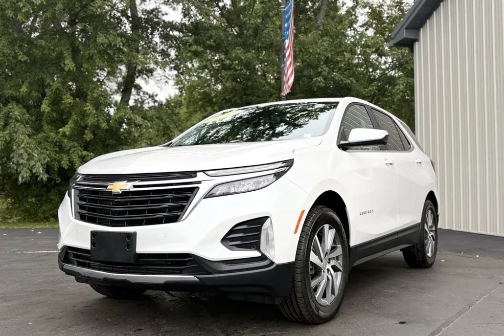 2022 Chevrolet Equinox LT photo 1