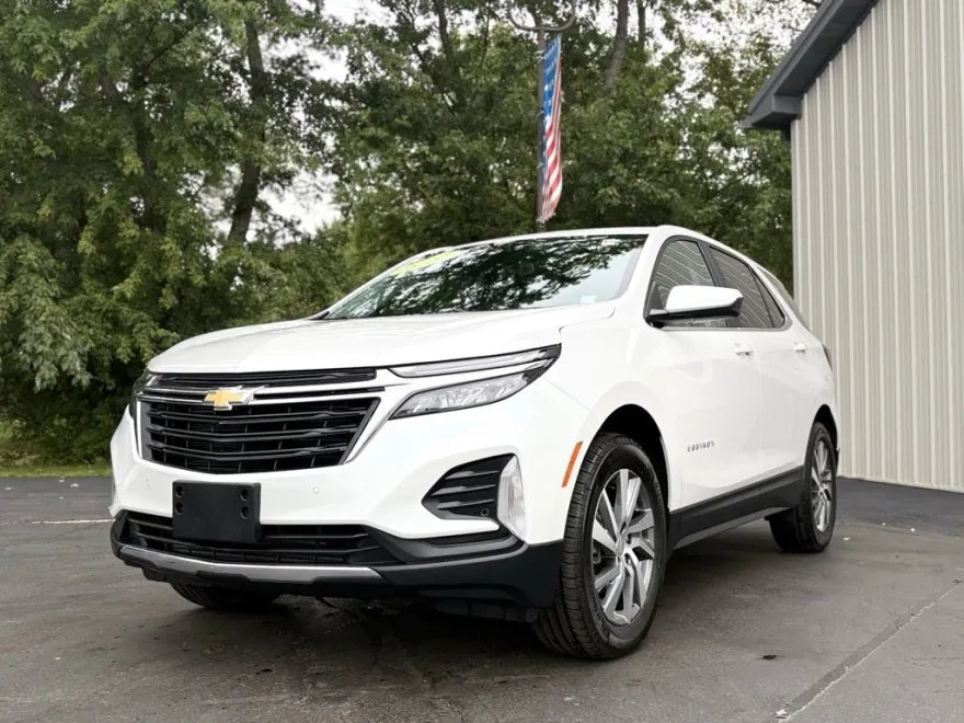 2022 Chevrolet Equinox LT photo 1