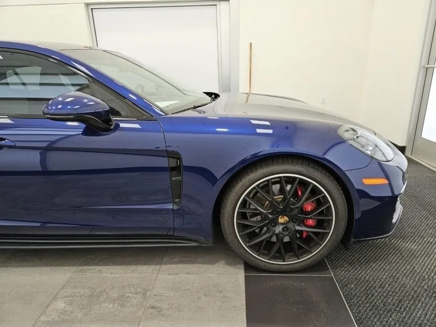 2020 Porsche Panamera GTS photo 10