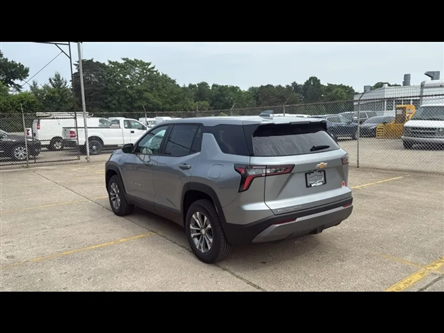 2026 Chevrolet Equinox LT photo 1