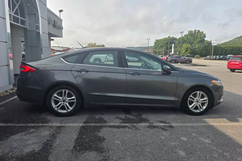 2018 Ford Fusion SE photo 1