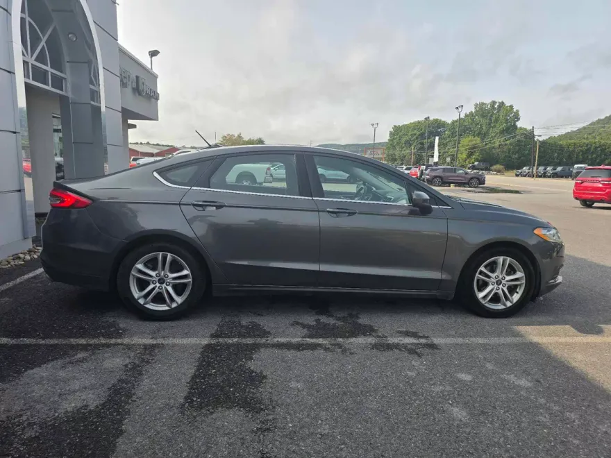 2018 Ford Fusion SE photo 1