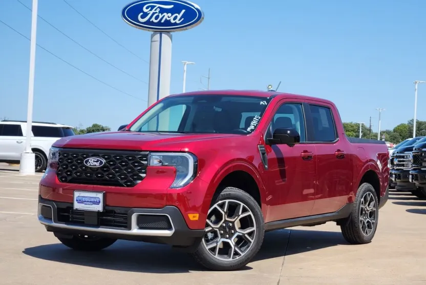 2025 Ford Maverick Lariat photo 1